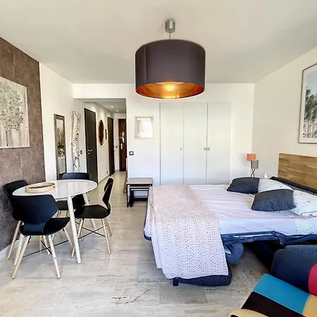 Bright And Vast Studio Terrace Easy Parking Heart Of Town 1 Mn Olam Properties *