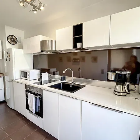 Bright And Vast Studio Terrace Easy Parking Heart Of Town 1 Mn Olam Properties Appartement