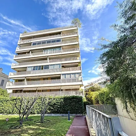 Bright And Vast Studio Terrace Easy Parking Heart Of Town 1 Mn Olam Properties